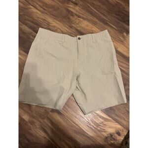 Under Armour Golf Shorts Beige Loose Performance Nylon Stretch Flat Men 40 x 10"
